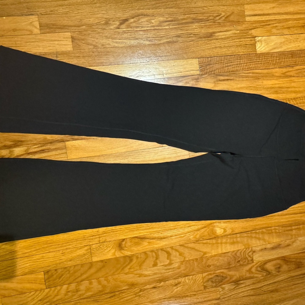 NWOT Lululemon Groove Nulu Super-High-Rise Flared Pant
Regular